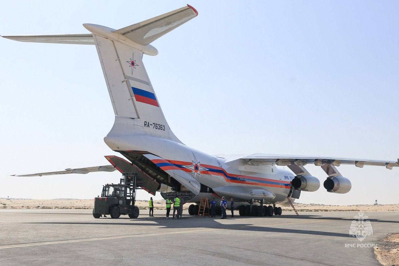 МЧС России доставило очередные 30 т гумгруза для жителей сектора Газа (Египет)